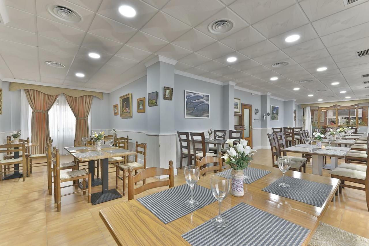 מונסטריו Hotel Restaurante Moya מראה חיצוני תמונה